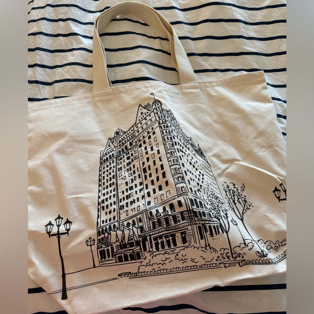 THE PLAZA Canvas Tote bag NWT